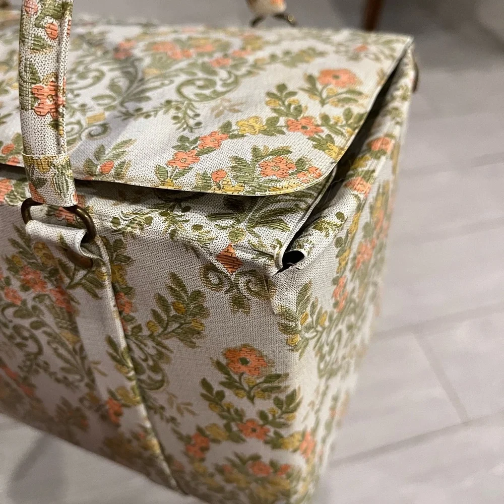 1960s Vinyl Tapestry Look Train Case Green orange and cream floral print - Picture 17 of 17